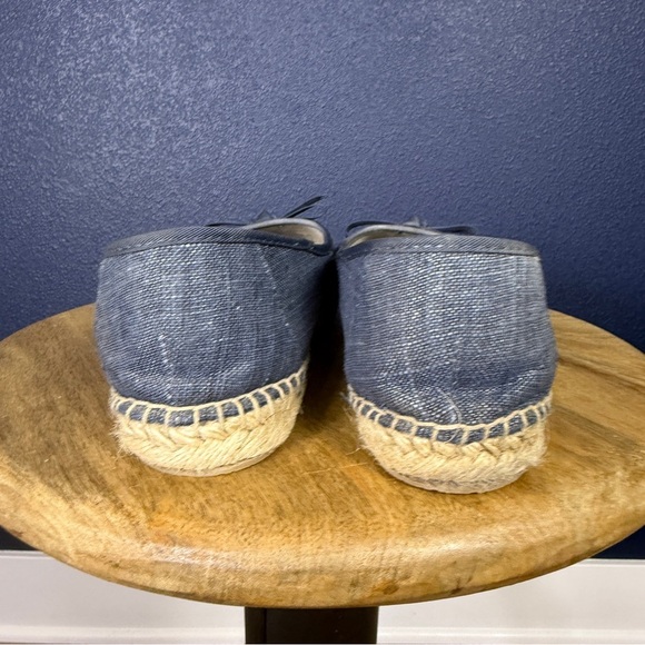 Simply Vera Vera Wang "Madey" Chambray Blue and Cream Espadrilles, Size 10 - Picture 3 of 9